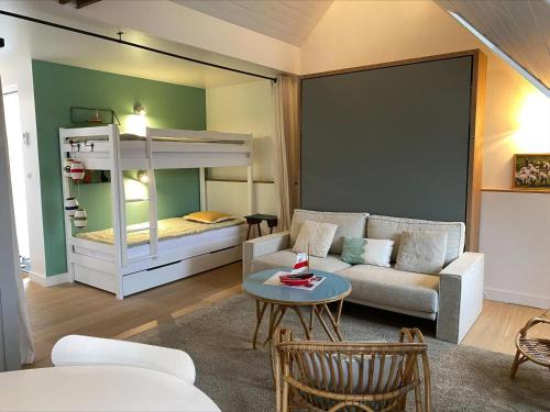 Sauzon Apartment | Studio moderne à Sauzon avec vue port, wifi et lits faits - FR-1-418-186
