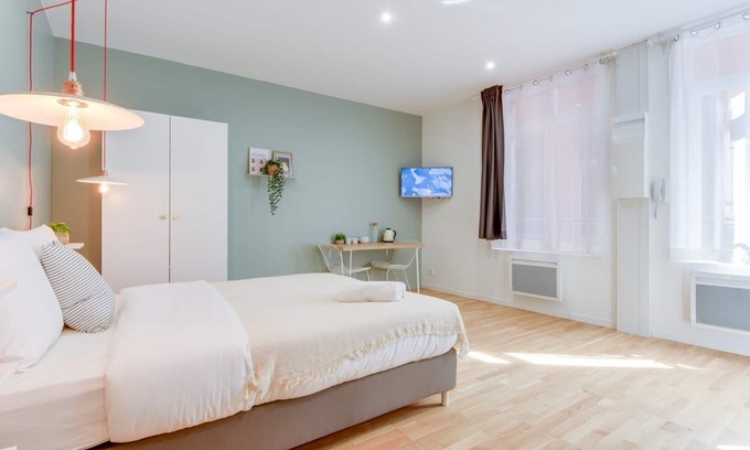 Lille Centre Ville Apartment | Studio near train station