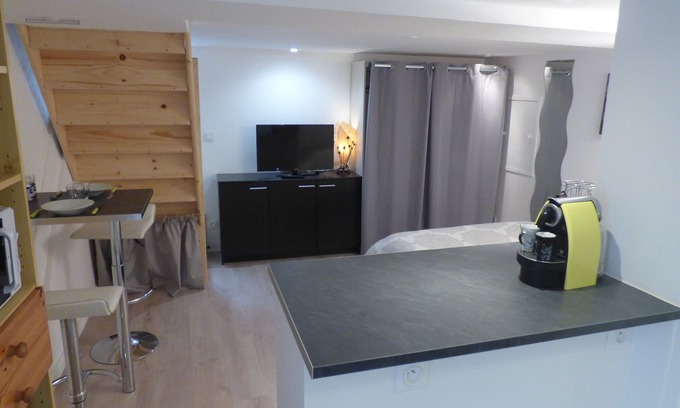 Fontenay-le-Comte House | Studio Neuf Avec Courette Privative
