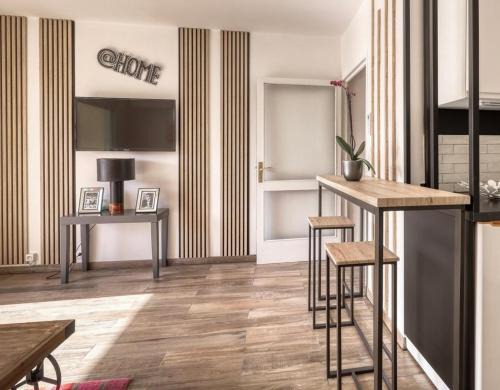 Le Lavandou Apartment | Studio neuf bord de mer Le Lavandou - Piscine - Tennis - Boulodrome dans la résidence