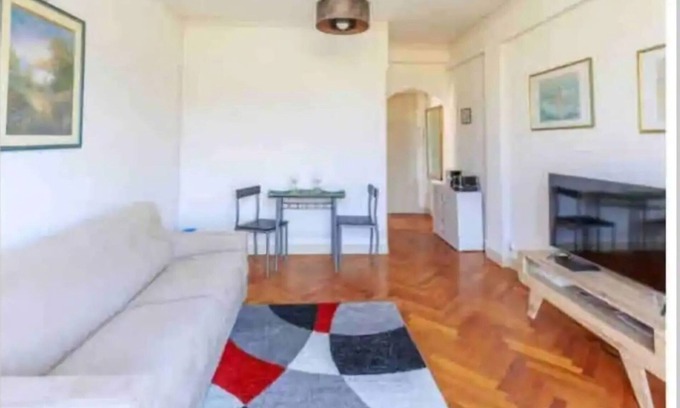 Nice City Centre Apartment | Studio on the Promenade des Anglais 54