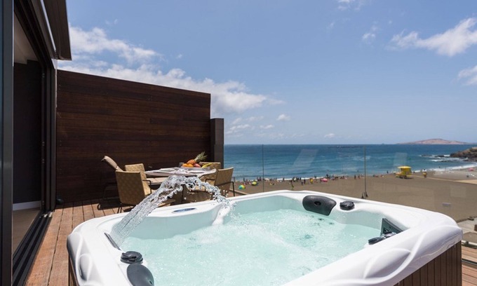 Melenara Apartment | Studio Penthouse with Private Jacuzzi