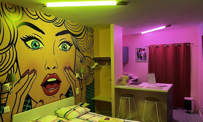 Centre-ville Apartment | Studio POP in the city center, with Balnéo, in a colorful, retro atmosphere!