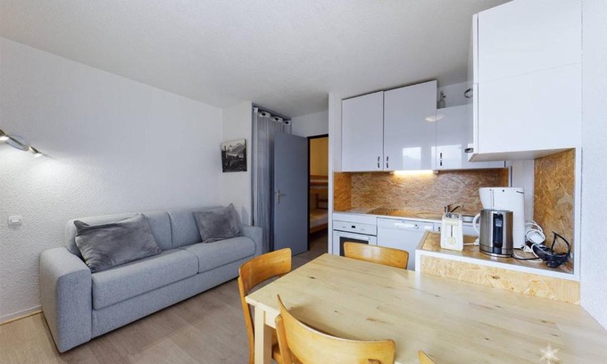 La Rosiere Apartment | Studio rénové skis aux pieds, balcon sud, parking inclus, proche commerces et garderie. - FR-1-398-512