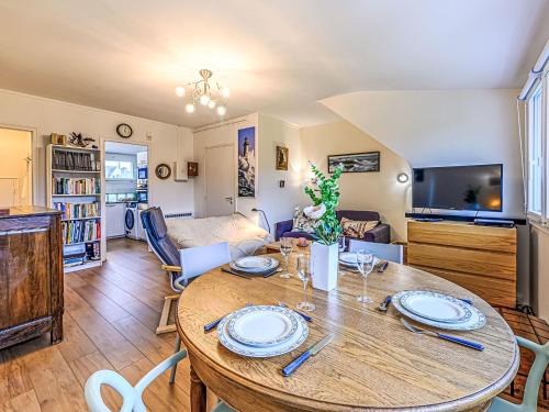 La Trinite-sur-Mer Apartment | Studio Résidence Kerispert by Interhome