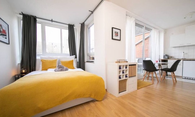 Furth-Sud Apartment | ☆ Studio Shiny | Central | Balcony | Fair | Kitchen