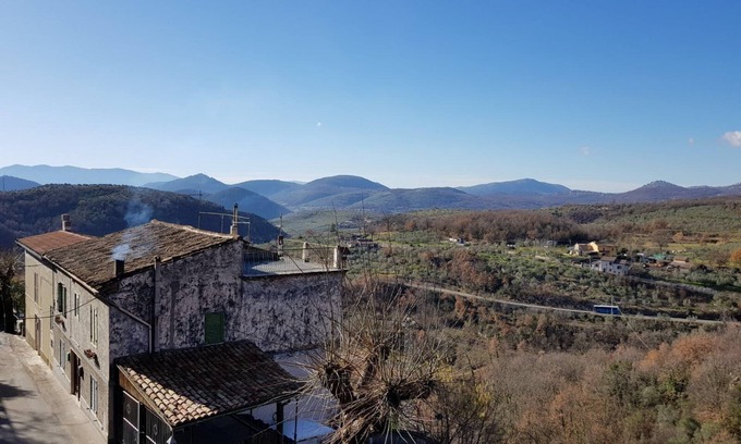 Collepardo Apartment | Studio - Sleeps 2 - Pets - Parking - Wifi