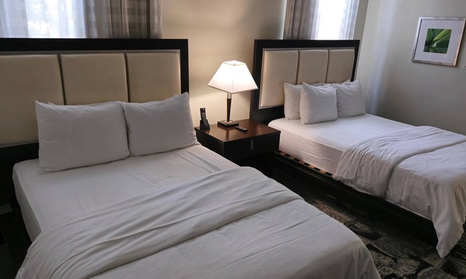 Doral Condo | Studio Sleeps 5, Kitchen, Lanai, Pool, Parking