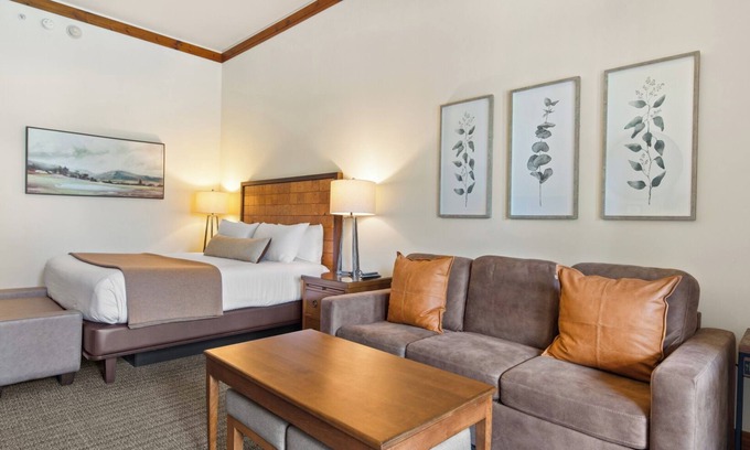 Stowe Area Condo | Studio Spruce Peak Ski In Ski Out "La Voûte" #147