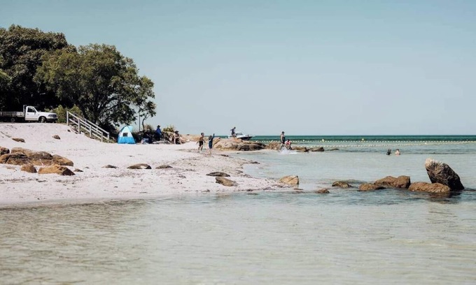 City Of Busselton House | Studio Sur Mer - Seaside Escape on the beach