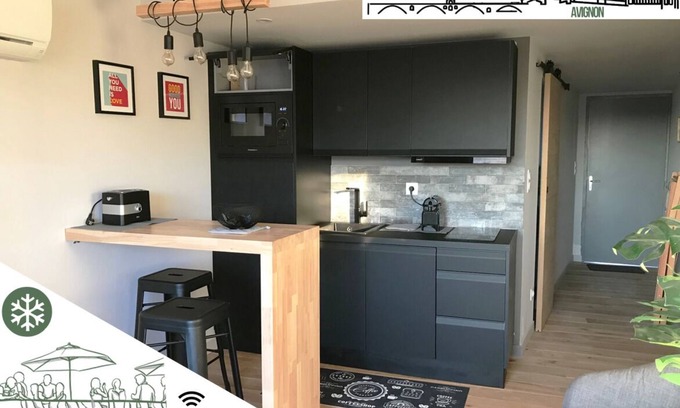 Avignon City Centre Apartment | 🔴 STUDIO VIEW OF PALAIS DES PAPES 360 ° - AIR CONDITIONING, TERRACE AND SECURE PARKING 🔴