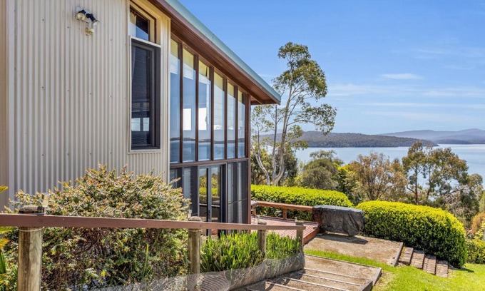 Mallacoota Apartment | Studio Views for Two