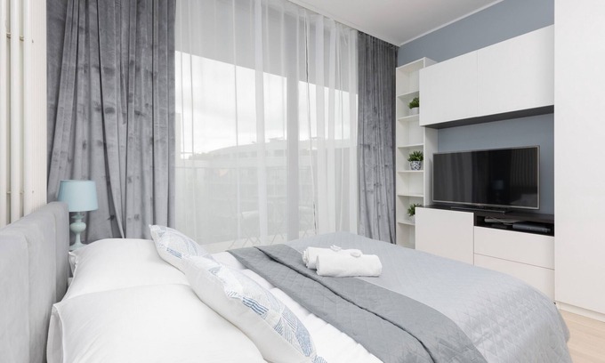 Rakowiec Apartment | Studio Warsaw Grójecka by Renters