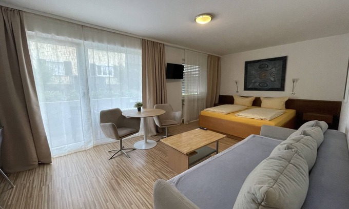 Leonberg Apartment | Studio with balcony and a sofa