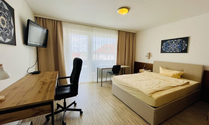 Leonberg Apartment | Studio with balcony for 2