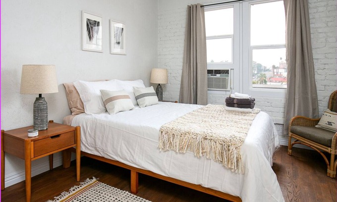 Westlake Apartment | Studio with Exposed Brick & Modern Comfort in LA