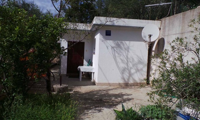 Municipality of Omisalj Apartment | Studio with garden, only 30m from the sea