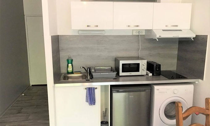Liberation Apartment | Studio with Private Parking - 15 min from the train station
