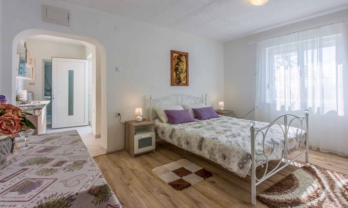 Vinodolska opcina Apartment | Studio with terrace and barbecue facilities