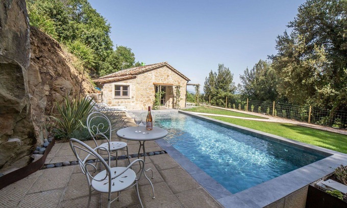 Passignano sul Trasimeno House | Stunning private villa with WIFI, private pool, A/C, TV, patio, pets allowed and parking