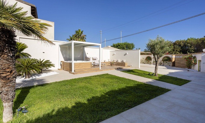 Santa Maria del Focallo Villa | Stunning private villa for 5 guests with WIFI, hot tub, A/C and TV