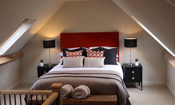 Quedgeley House | Stunning villa for 2 people with WIFI, terrace and pets allowed