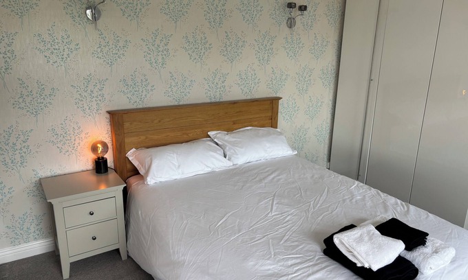 Riverside Apartment | Stunning 2 Bedroom Apartment