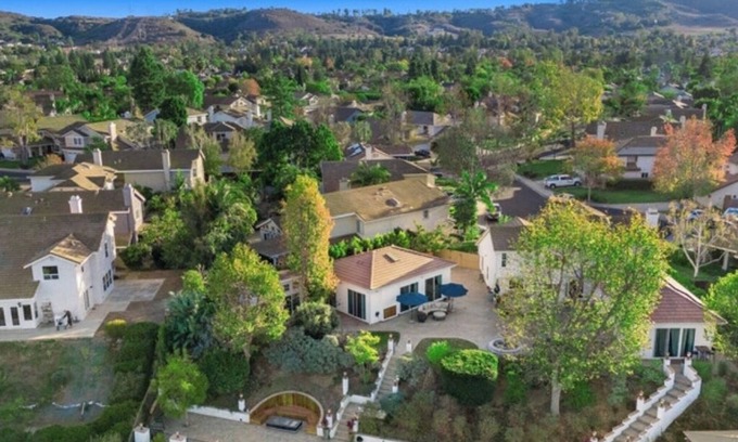Moorpark House | Stunning 2-bedroom house w/fitness room, outdoor kitchen WiFi in Moorpark