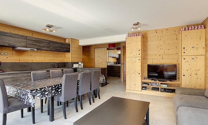 La Toussuire Apartment | Stunning 3-bedroom apartment, south-facing balcony, parking, non-smoking