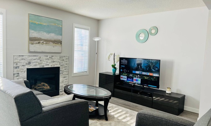 Bridlewood House | Stunning 3 bedrooms house with AC near Spruce Meadows.