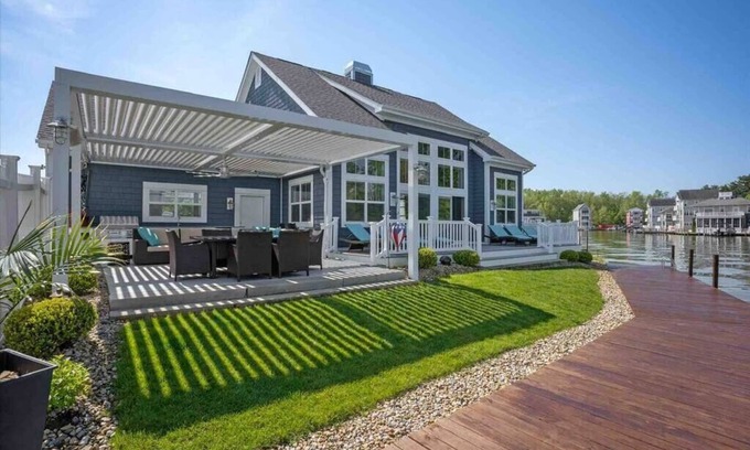 Summit Station House | Stunning 3BR Waterfront home on Buckeye Lake