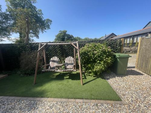 Lanhydrock House | Stunning 4 Bed Pet Friendly Cottage with Hot Tub