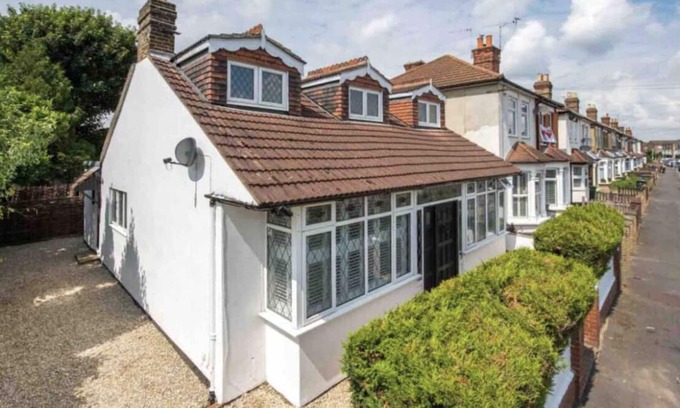 Brooklands House | Stunning 4 bedroom detached home