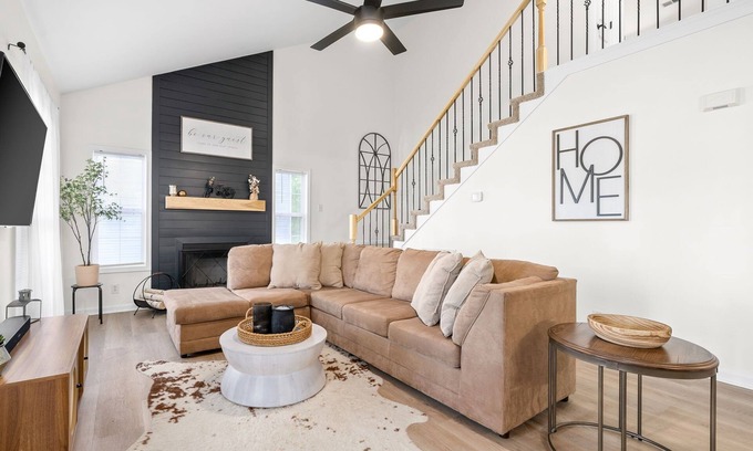 Clarksville House | Stunning 5 Bed 2.5 Bath in the Heart of Clarksville