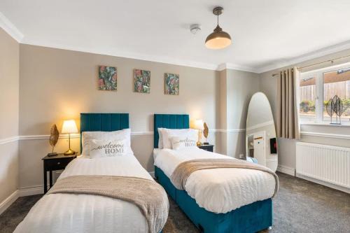 South Heighton House | Stunning 5 Bedroom House in New Haven - Sleeps up to 10 people - Perfect for contractors, Professionals, Families & Groups - Long Term Discounts Available