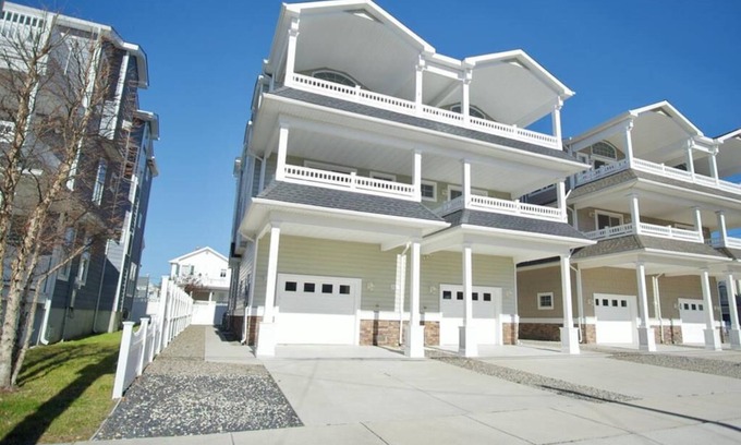 Townsend's Inlet House | Stunning 5 bedroom PLUS Bonus Room home in south end of Sea Isle City