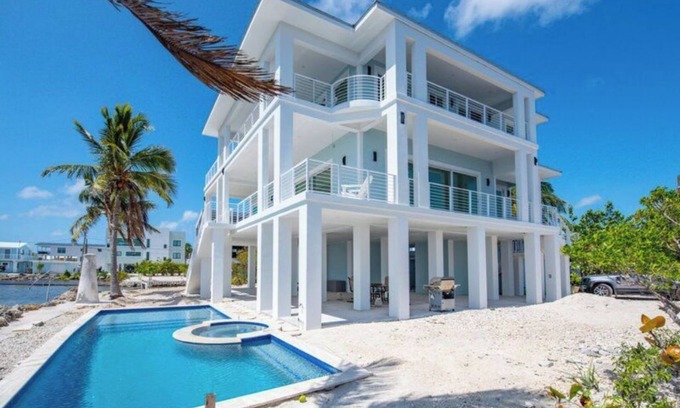 Big Pine Key House | Stunning 5 Bedroom Open Water Pool Home With Great Boating