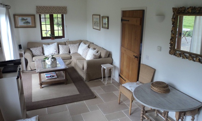Chichester House | Stunning 5 Star cottage set in 4 acres in AONB. Close to beach/harbour. Sleeps 4