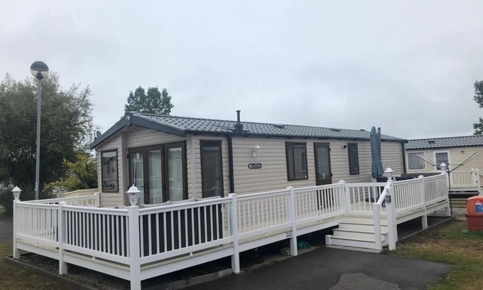 Great Yarmouth House | Stunning 6 berth caravan for hire at Norfolk's Seashore Haven Park ref 22005EV