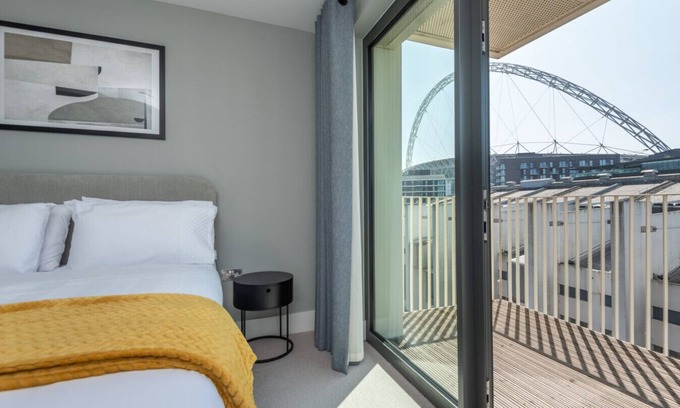 Wembley Park Apartment | Stunning Apartment with Private Terrace