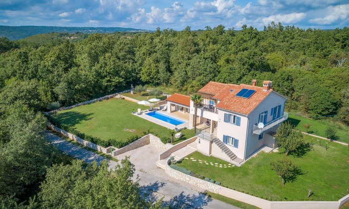 Sveta Nedelja Apartment | Stunning apartment in Labin with sauna