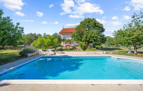 Gradina Apartment | Stunning Apartment In Lozovac With Wifi