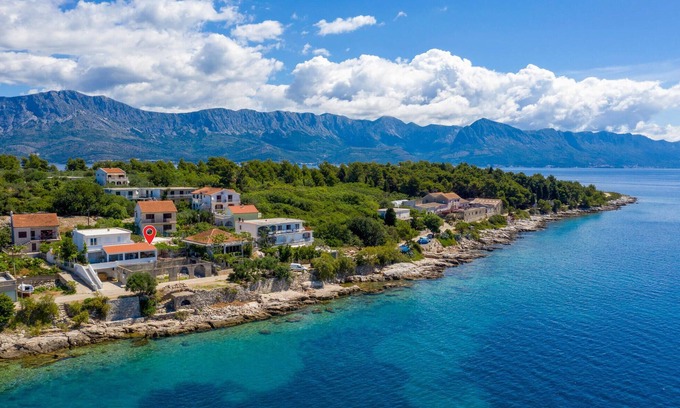 Sucuraj Apartment | Stunning apartment in Sucuraj with WiFi