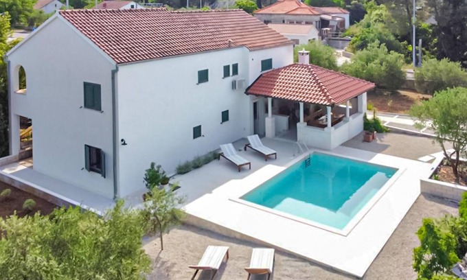 Zrnovo Apartment | Stunning apartment in Zrnovo with WiFi