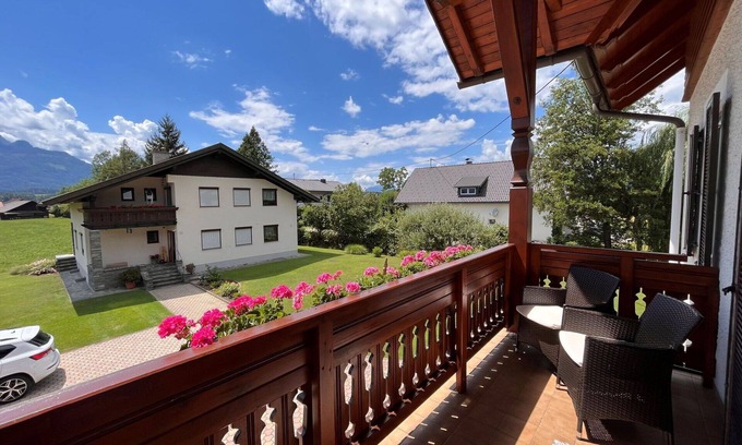 Augsdorf House | Stunning private villa for 6 guests with WIFI, TV and patio