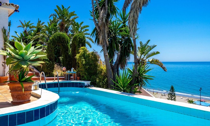Fuengirola Villa | Stunning Beachclose Villa by Costarentals - Ref 03