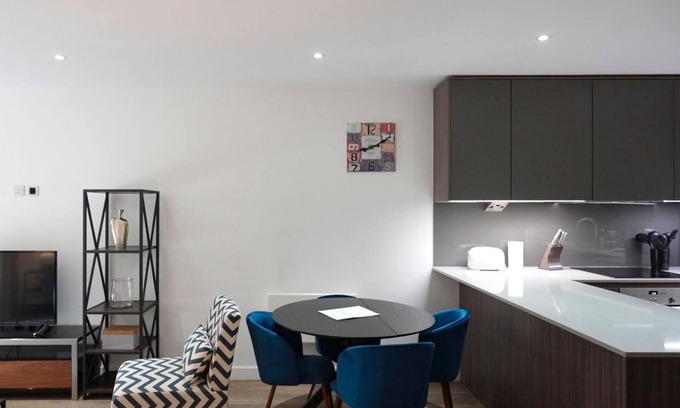 Hendon Apartment | Stunning Beaufort Park Apartment