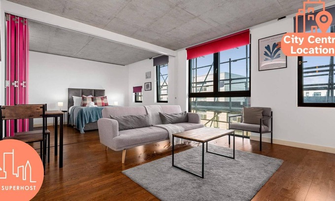 New Islington Apartment | Stunning Canal Side Flat by City SuperHost