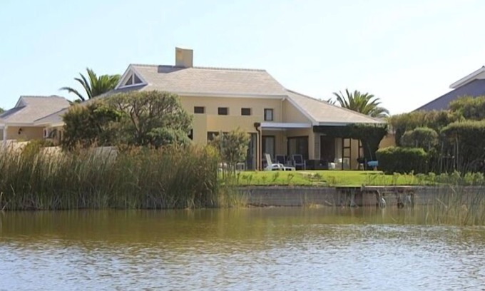 Noordhoek Villa | Stunning Cape Peninsula Holiday Villa with Pool