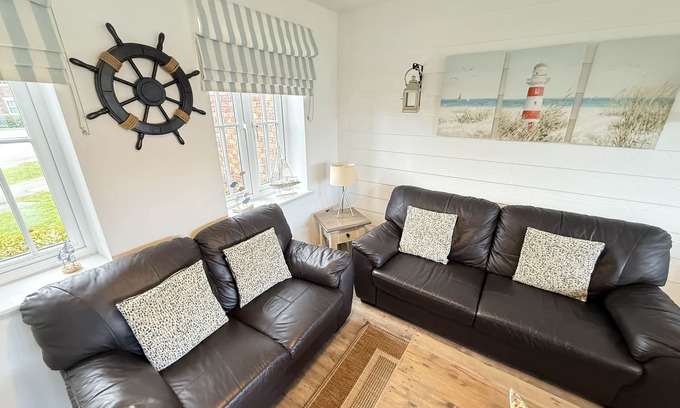 Filey Cottage | Stunning Coastal Cottage - Sleeping 5 in 2 Bedrooms - Pool and Beach Access Included.